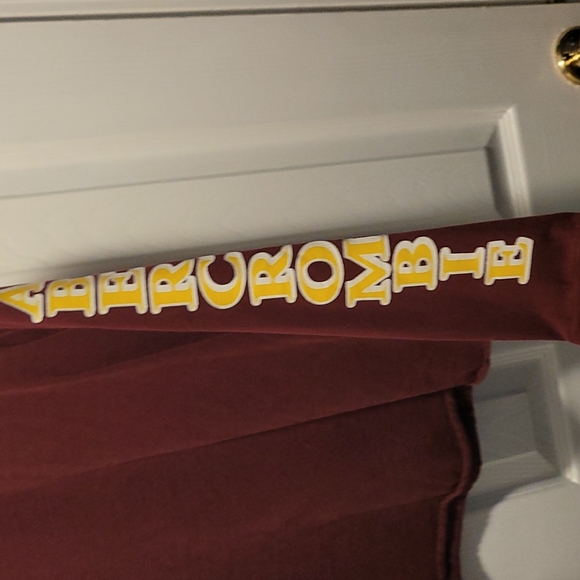 Abercrombie & Fitch - Picture 3 of 5